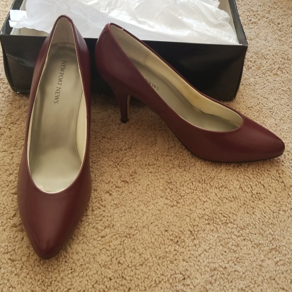 *New* Newport News mahogany pumps
